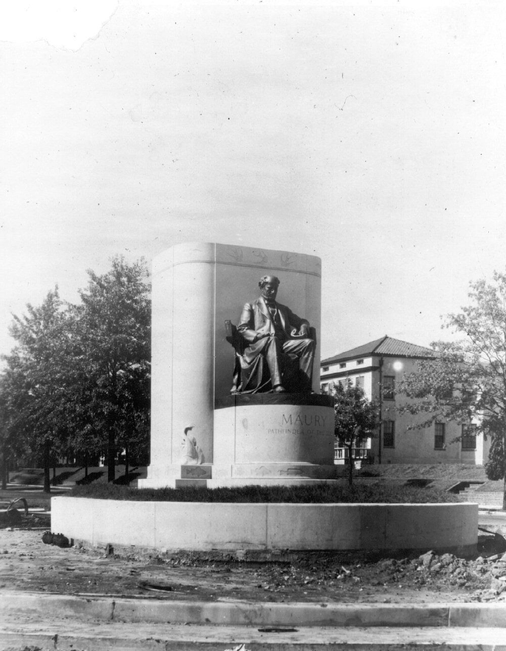X.STATUE_.B0412